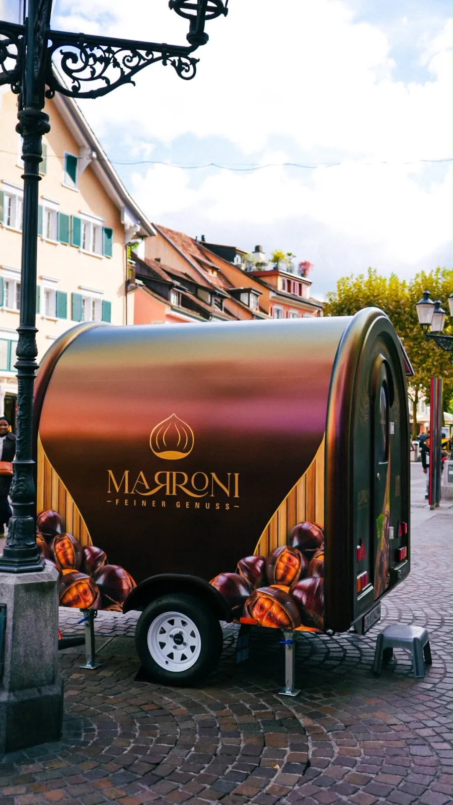 Neuer Marronistand von der Seite